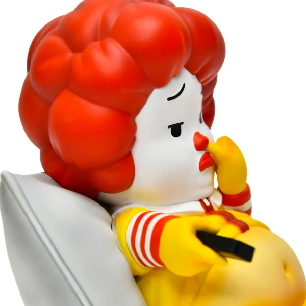 挖鼻靠麦当劳 (10) Essential Vinyl Toy Displays: Custom Cases for Collectors & Brands