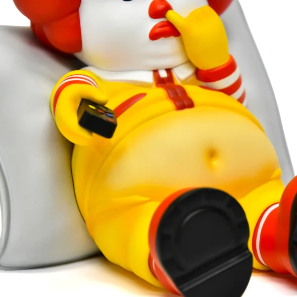 挖鼻靠麦当劳 (11) Essential Vinyl Toy Displays: Custom Cases for Collectors & Brands