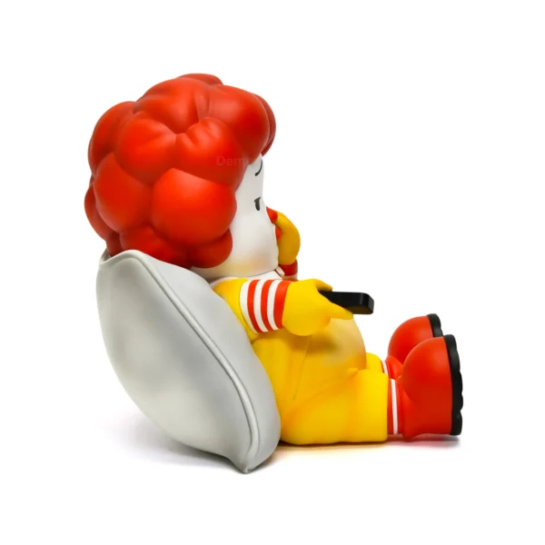 挖鼻靠麦当劳 (4) Essential Vinyl Toy Displays: Custom Cases for Collectors & Brands