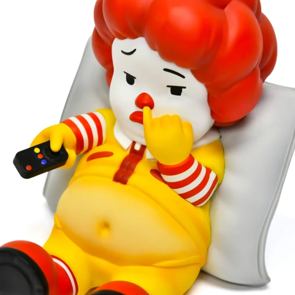 挖鼻靠麦当劳 (8) Essential Vinyl Toy Displays: Custom Cases for Collectors & Brands